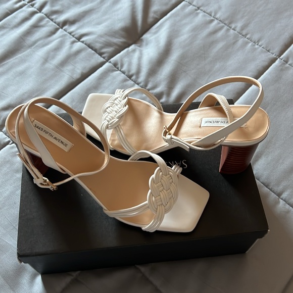 NWT Saks fifth Avenue Helen White heeled open till ankle strap sandal size 10 - Picture 3 of 5